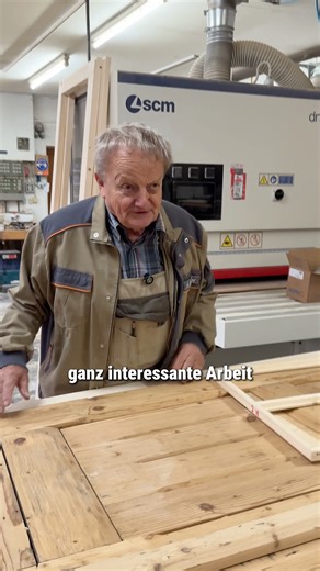 Schreinerei Bressler on Instagram: "Hier steckt noch richtiges Handwerk drin. 🔨 Diese alte Haustür wird auf den neuesten Stand gebracht, mit Dichtung, Dreifachverriegelung und neuen Füllungen. Maßarbeit, bei der Geduld und Erfahrung gefragt sind. 👷‍♂️ Folge uns für mehr Einblicke in unsere Arbeit rund ums Thema Türen! 🚪 #schreinereibressler #handwerk #türaufarbeitung #schreinermeister #ederbringhausen"