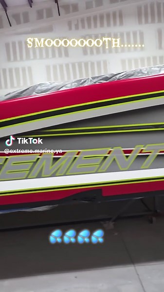 Custom Powerboats in Florida: Smooth Painting Techniques