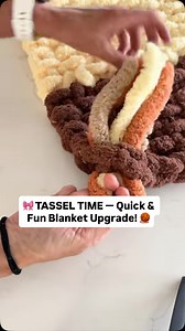 ✨ TASSEL TIME! ✨ A quick little tutorial to add something different and fun to your blanket! It’s been so popular, I had to bring it back! 💕 Full detailed tutorial on YouTube available too, let’s get cozy and creative! 🧶 #chunkyknit #DIYdecor #knittingtutorial #cozyhome #tasseltime #chunkyknitblankets #helleschunkyknitblankets #fingerknitting #fyp | Holymolydane
