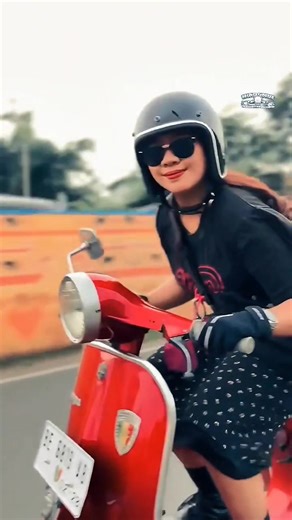 7.2K views · 304 reactions | Wanita biasa tidak naik Vespa  #ladiescoot #vespa #vespajava #vespajavaindonesia | Vespa JAVA Indonesia | Facebook