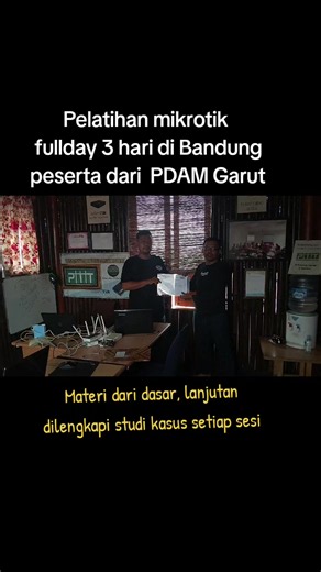 Pelatihan mikrotik 3 hari fullday 🚀 KUASAI ILMU MIKROTIK DARI DASAR SAMPAI MAHIR! 🚀 Mulai perjalananmu di dunia jaringan dari nol hingga expert bersama materi pelatihan MikroTik yang disusun step by step, mudah dipahami, dan langsung praktik di lapangan! 💻🔥 Di pelatihan ini kamu akan belajar: ✅ Mengenal konsep dasar jaringan komputer (IP Address, Subnetting, Gateway) ✅ Pengenalan MikroTik & cara akses (Winbox, WebFig, Terminal) ✅ Konfigurasi dasar hingga router terhubung ke internet ✅ Settin