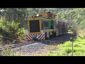 Grinding up the grade : Cane Train : Australian Railways