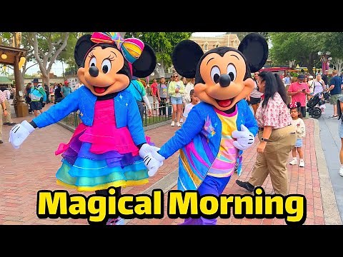🐭💋 Mickey & Minnie KISS at Disneyland! Morning Meet & Greet in 4K with Goofy & Dale