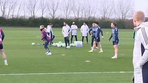 Three-team positional games are a classic in the days leading up to matches. For example: 👉 6v3 on one side, with 3 players in the middle trying to intercept and force the switch to the opposite zone. These games sharpen: • Ball circulation • Body positioning • Passing angles • Defensive anticipation Low physical load, high cognitive demand — perfect to prepare players without accumulating fatigue. Simple. Effective. Match-ready. #fblifestyle | Pedro Mendonça