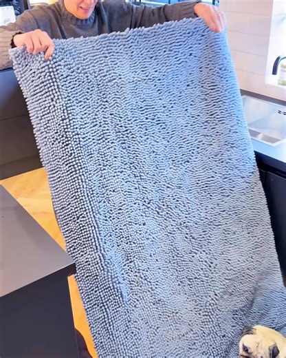 Stop tracking mud and dirt into your home! 🛑 Muddy Mat is the perfect barrier against outdoor messes. Order yours now and enjoy a cleaner, happier home! 🎁 Limited Time Offer! | Muddy Mat