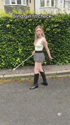 Blind Girl Fit Check: Fashion in the Dark