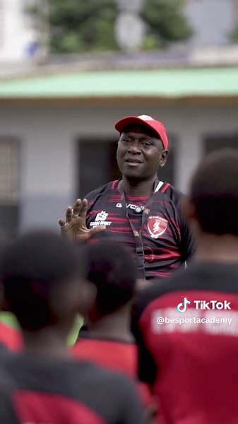 Découvrez l’excellence à Be Sport Academy ⚽🔥 Nos entraînements sont encadrés par des coaches professionnels, passionnés et diplômés, déterminés à faire progresser chaque jeune joueur. ➡️ Rejoins-nous et donne un nouvel élan à ta carrière 📞 Infos & inscriptions : 77 572 77 77 / 77 163 69 69