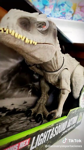 Tenemos el mejor dinosaurio 🦖 con luces y sonidos esta feroz Indominus Rex será el mejor regalo en ésta #navidad 🎄🎅🏼 ▶️ Comprá aqui el dinosaurio con luces y sonidos 📲 77670232 🇧🇴 hacemos envios a todo el país 🚍 #juguetes #dinosaurios #dinos #dinosaur #dinosaurs #bolivia #toy #toys #indominusrex #regalos #diversion #navidad2024