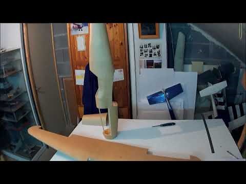 Entoilage au kraft d'un avion RC en dépron