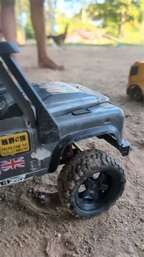 Defender D90 Off-roads full of power-1