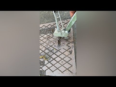 How to use a gatic lid lifter
