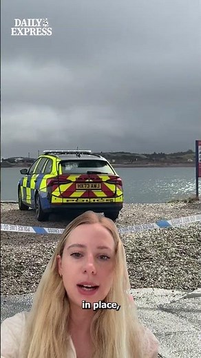 Anti-migrant protesters clash with police and block roads in Portsmouth after small boat arrival