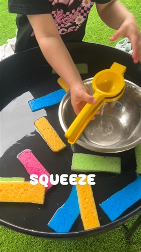 Happy Home Child Care Mooloolaba on Instagram: "In one of our waterplay activities this week I have placed some cut sponges into our tray and a lemon juicer. I’m asking the girls to use their eye hand coordination and put the sponges into the lemon juicer and then use their fine muscles to squeeze all the water out into the bowls"