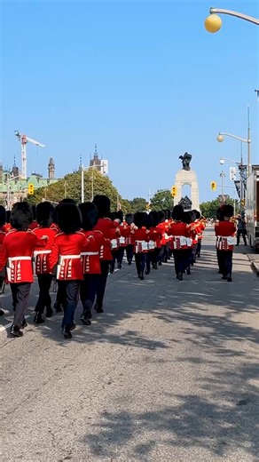 Up the guards! 💂 This summer, the Changing of the Guard Ceremony returned to Parliament Hill. A staple of downtown Ottawa during the summer, this ceremony honours Canada's history and traditions while showcasing the high standards of military drill and deportment. This week marks the final week of Ceremonial Guard duties as our soldiers begin summer training to maintain operational readiness both at home and overseas. | Canadian Army