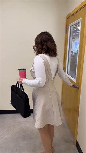 Kelly 💕 on Instagram: "Which American tech brand is the best: Apple or Microsoft? 💻📱"