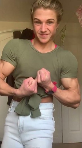 Crazy Bicep Peak & Triceps Flexing! Female Bodybuilding