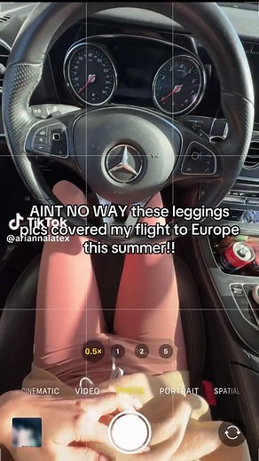 having a Mamma Mia summer thanks to my leggings 😭