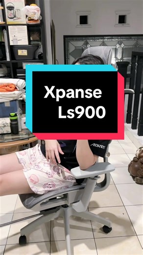 Ini dia review kursi xpanse ls900 pro , just incase kalian bertanya merakit kursi beginian mudah sekali mau cowo ataupun cewe bahkan sendirian.. terutama untuk mamang mamang sepert om ceceraraa ini yang sudah merakit belasan kursi modelan begini.. mohon maap anaknya kalo ngonten spontan uhuy suka suka males edit dan males cut cut yang penting pesannya sampai.. akan gua update lagi setelah pemakaian beberapa bulan..