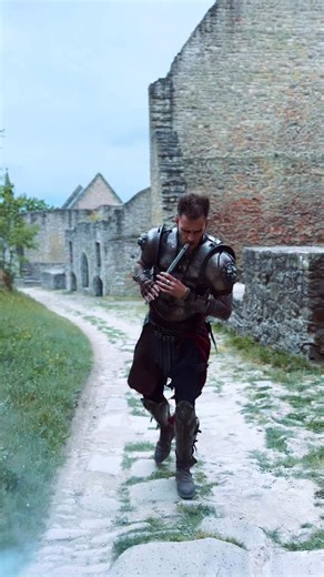 🔥 Der Name der Rose 🔥 Definitiv der emotionalste Song des neuen Albums - und wie wir schon oft lesen durften, auch ein echter Fanliebling! 🤩 Wer von euch hat den ebenfalls auf der Favoritenliste?! 🥰🌹 | Feuerschwanz