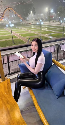 Coffee Time with Shiny Latex Leggings