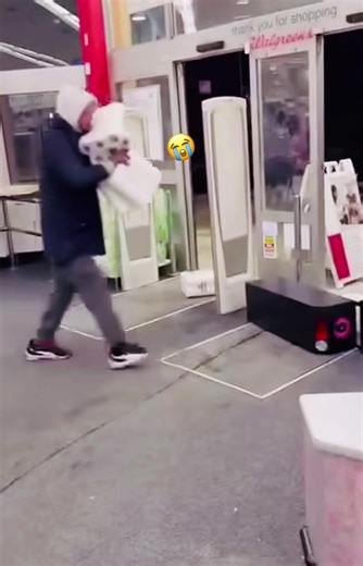 Walgreens on Milwaukee ave #fypシ #illinois #chicago #usa🇺🇸