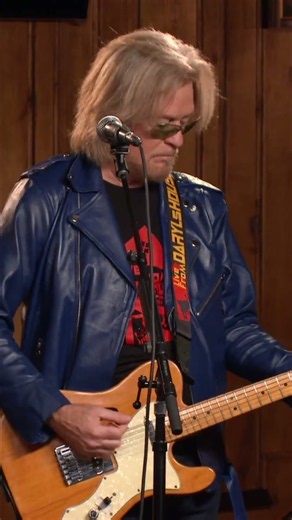 Daryl Hall & Wyclef Jean - No Woman No Cry (Live From Daryl's House)