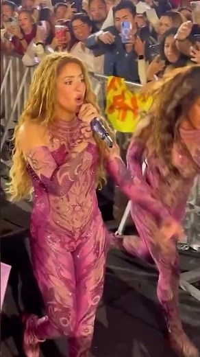 Shakira looks fat, some say she's pregnant #shakira #2025