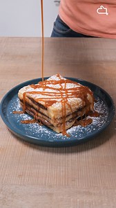 Voulez-vous manger ce pain perdu ultra gourmand ? 😍 Les ingrédients : - 8 tranches de pain de mie blanc - 8 c.a.s de pâte à tartiner - 4 oeufs - 50 cl de lait - 10 g de sucre glace - caramel liquide - chantilly | Marmiton