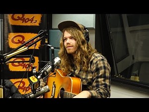 Welles Talks 'Red Trees and White Trashes,' Writing on Tour and Performs "Life Like Mine"