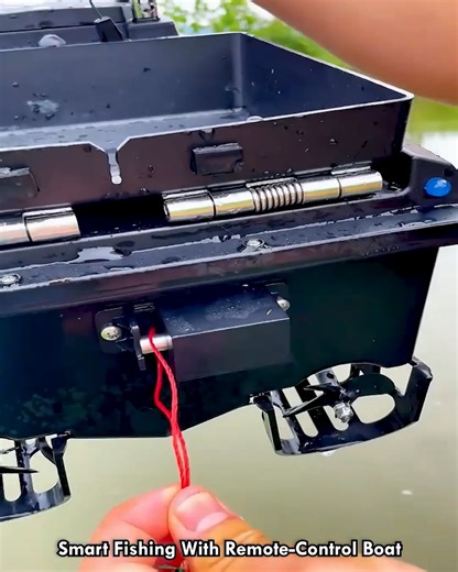 Smart Fishing With Remote Control Boat #FishingTech #SmartFishing #RCBoat #FishingLife #CatchFish | lamaestramiel