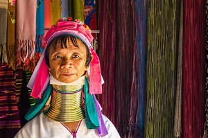 Why do Kayan long neck women wear their rings?