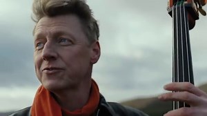 Travis share delicate new single ‘Bus’ and announce 2024 UK tour