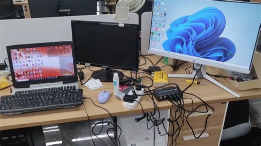 后悔没早买！一套键鼠一个屏幕控制两台电脑，这才是效率翻倍的正确姿势。