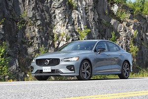 Luxury Review: 2022 Volvo S60 B5 R-Design