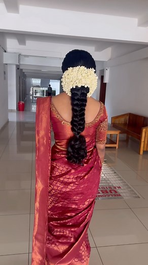Mereena Bridal Makeup Artist on Instagram: "Messy bridal hairstyle 😍"