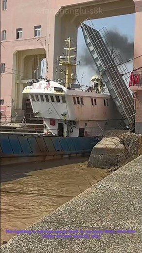 Ship Crashes Into Bridge While Navigating a Lock!