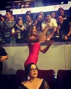 LOOK! Former #MissEarth2013 and now the National Director of Miss Venezuela Earth, Alyz Henrich engaging to the Filipino crowd during the coronation of #MissEarth2016 pageant at the Mall of Asia Arena in Pasay City, Philippines. "It was a pleasure to see you again Philippines, I can't tell you how much I appreciate your kindness and hospitality, you made me feel like home 😘☺ Salamat po from this Venezuelan girl 🙋" --Alyz | Pageants Fanatic