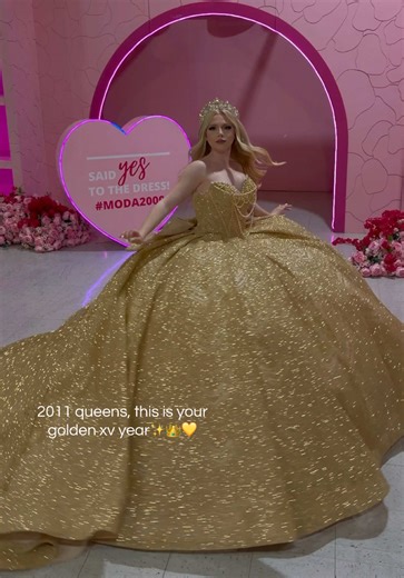 A gold dress✨👗😍 #Moda2000 #dresses #quinceañera #quince #xvaños | Dresses