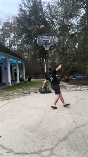 Bounce ball 360 catch and shoot backwards trick shot #trickshot