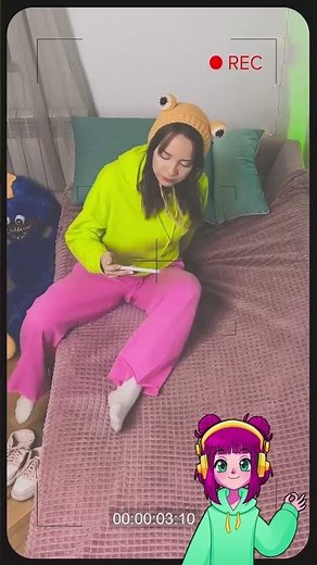 Hilarious Pillow Prank! 🎉👻 | Scaring My Friend with a Ghost Pillow!