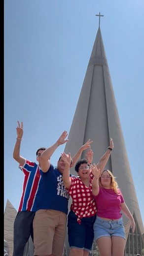 Cacai Bauer | Síndrome de Down on Instagram: "Amamos essa cidade que encanta, obrigada @joaozinhoeeles pelo convite e @nicolas_guirao pela hospitalidade e todo o carinho conosco. 🥰 Muito obrigada Maringá, eu e minha família já estamos com saudade. 😍 Descrição do vídeo: o vídeo começa no aeroporto e nós vamos aparecendo de um em um, primeiro a minha mãe, depois eu, depois meu pai e por último o meu irmão. O vídeo termina na Catedral de Maringá. #maringa #sindromededown #pcd #viage