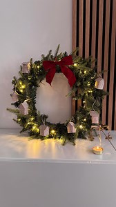 Mini gingerbread houses wreath 🎄✨🏠 #christmas #fblifestyle #miniature #gingerbread #wreath #toiletpaperrollcrafts #cardboardcrafts #recyclecraft #upcycling #craft #coloring #tutorial #gingerbreadhouses #cardboard #asmr #satisfyingvideo #crafting #diycrafts #reels #explorepage✨ #craftsofinstagram #feliciaheesen #diyideas | Felicia Heesen