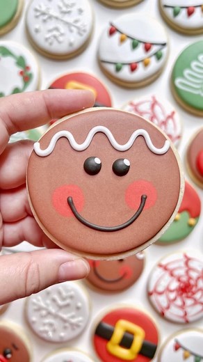 Grace Gaylord on Instagram: "There really need to be a gingerbread person emoji 😆 Like this cookie? Want to learn how to make this and 9 more fun Christmas designs with just a circle? Link is in my bio to purchase this online class 🤩 It includes a 1.5 hour class recording and a 46 page workbook (detailed instructions on recipes, links for what you need to you buy, prep work, step-by-step photo instructions for decorating each cookie and much more!). UPDATE: all of my 2022 classes (including th