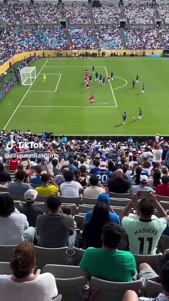 Reece James Stunning Free Kick vs Benfica Highlights