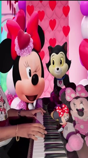 Valentine’s Day may be over but love is forever. I’m happy to see the Internet appreciating Minnie Mouse for the music icon she is and always will be. 🩷🎀 @Disney Jr. #minniemouse #newjeans #fyp #pinkpantheress #disneyjunior