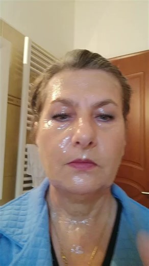 👉 Κάνε ΒΟΤΟΞ στο σπίτι σού με τρία υλικά! ✅1 κ.γ ξέρει μαγιά ✅1κ.γ μέλι 🍯 ✅2 κ.γ γάλα 👉 Εκτέλεση,👈 ανακατεύουμε καλά όλα τα υλικά το αφήνουμε 10 λεπτά να δουλέψει η μαγιά μετά το εφαρμοσμένη στο πρόσωπό μας για 20 λεπτά και ξεπλύνουμε με χλιαρό νερό. μετά τη μάσκα πάντοτε βάζουμε την ενυδατική μας κρίμα εγώ προτιμώ τις κρέμες θετικές με τη δύναμη της αλόης τα αποτελέσματα φανταστικά 👉γιατί το δέρμα μας δεν θέλει πολλά θέλει τη σωστή κρέμα 👈 🫒 στείλε μου μήνυμα να πω ποια κρίμα ταιριάζει σ