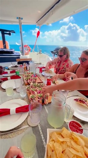 It’s time!☀️⏰ 📍Virgin Islands ⛵️ All-inclusive yacht vacation