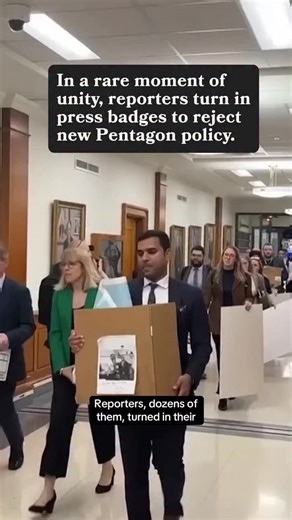 Press freedom vs. Pentagon rules: reporters draw a line. In a rare show of unity, at least 30 media outlets—left, right, and center—refused to comply with new Pentagon rules that journalists say threaten the core of their work. Reporters turned in their press badges, ending decades of in-house coverage. Press freedom isn’t partisan—it’s essential. Accountability, transparency, and the public’s right to know all depend on it. The new rules limit access and raise the stakes for both journalists an