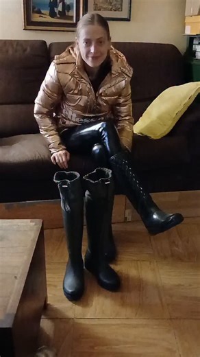 These are my new boots. I hope you like them. #wellies #gumboots #gummistiefel #rubberboots #rubberbootsfetish #shinyjacket #glänzendejacke #paddedjacket #shinyleggings #shinypants #blacklatex #latexlovers #latexlover | Anna Levenko