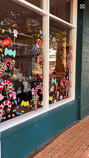 ✨candy christmas✨ @flossandwood is looking very festive 🎄 #windowdisplay #windowart #candychristmas #artist | Clay by Kelsey